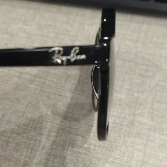 Ray-Ban Sunglasses Aviator Style - Picture 2 of 7